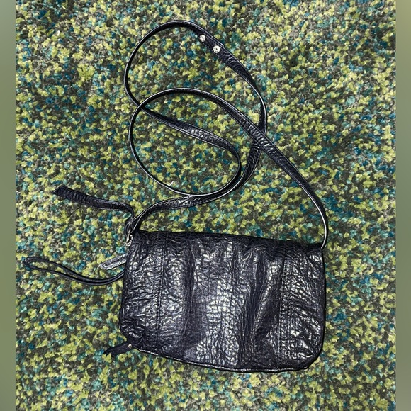 Kenneth Cole Reaction - Black Genuine Leather Crossbody Purse - Picture 3 of 5